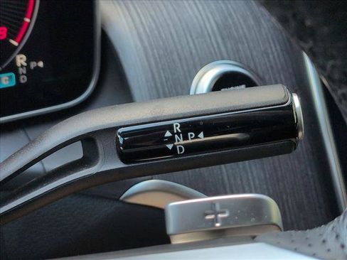 Used 2024 Mercedes-Benz GLC 300 image 12
