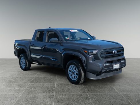 Used 2025 Toyota Tacoma SR5 RWD image 7