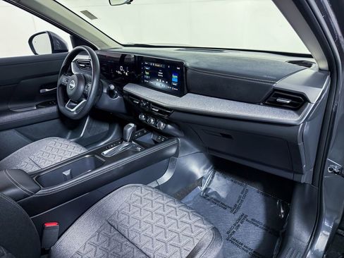 Certified 2025 Nissan Kicks SV image 11