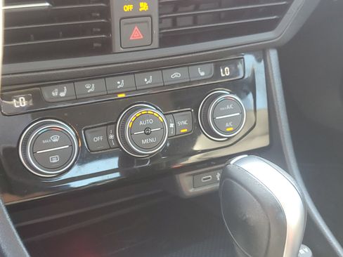 Used 2021 Volkswagen Jetta SEL FWD image 20
