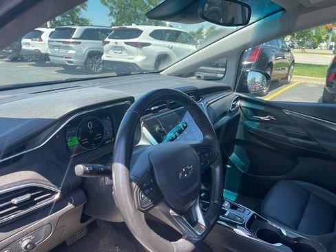 Used 2023 Chevrolet Bolt LT w/ Infotainment Package FWD image 9