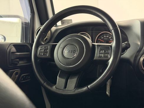 Used 2017 Jeep Wrangler Unlimited Sahara AWD/4WD image 11