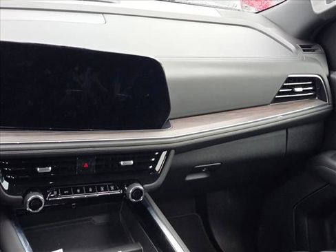 Certified 2025 Chevrolet Suburban LS image 32