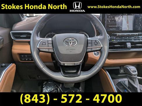 Used 2021 Toyota Highlander Platinum image 16