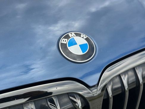 Used 2022 BMW X7 xDrive40i w/ M Sport Package AWD/4WD image 11