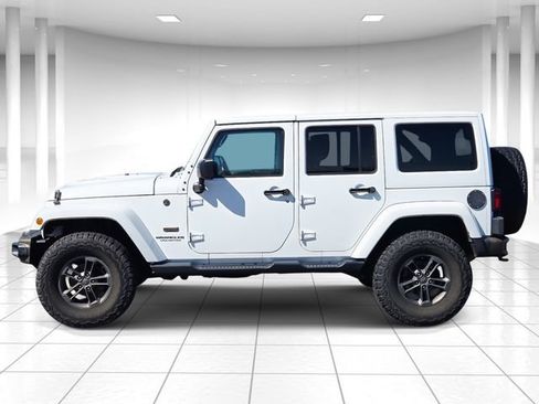 Used 2016 Jeep Wrangler Unlimited Sahara image 2