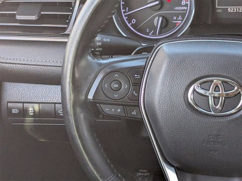 Used 2020 Toyota Camry image 17