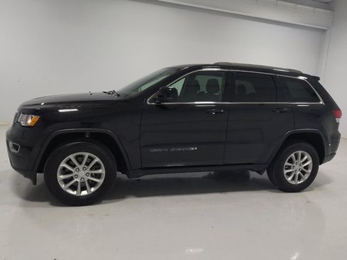 Used 2021 Jeep Grand Cherokee Laredo w/ Security & Convenience Group AWD/4WD image 2