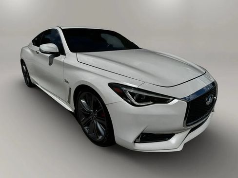 Used 2018 INFINITI Q60 Red Sport 400 w/ Sensory Package 3.0T Sport RWD image 4