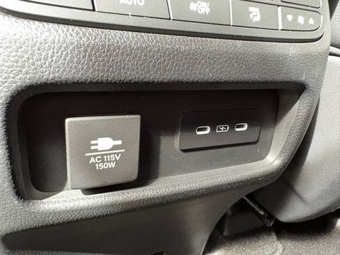 Certified 2025 Honda Pilot Elite image 30