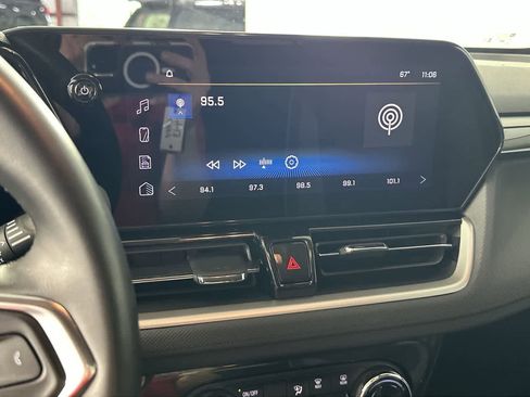 Used 2024 Chevrolet TrailBlazer LT w/ Convenience Package AWD/4WD image 5