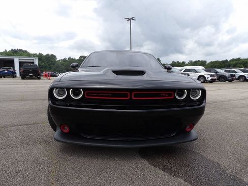 Used 2022 Dodge Challenger R/T RWD image 3