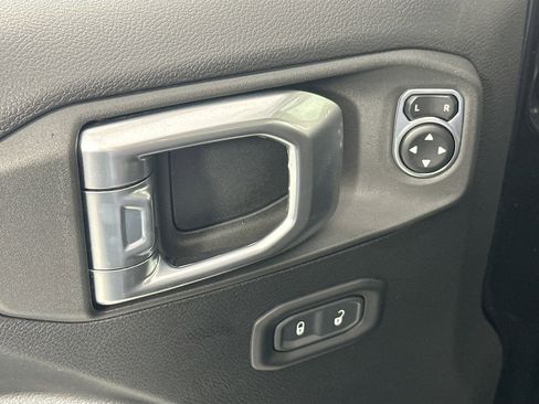 Used 2023 Jeep Wrangler Willys AWD/4WD image 17