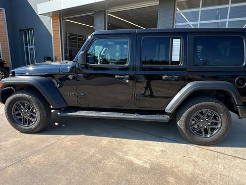 Certified 2025 Jeep Wrangler Sport S image 11