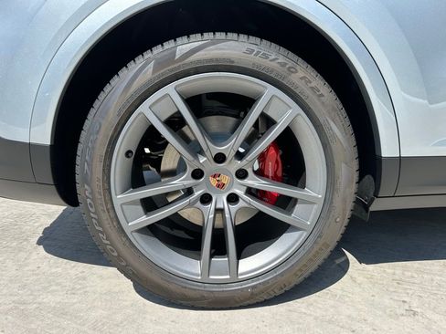 Used 2025 Porsche Cayenne S AWD/4WD image 40