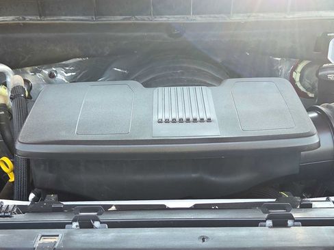 Used 2024 Chevrolet Suburban LT w/ LT Signature Package RWD image 13