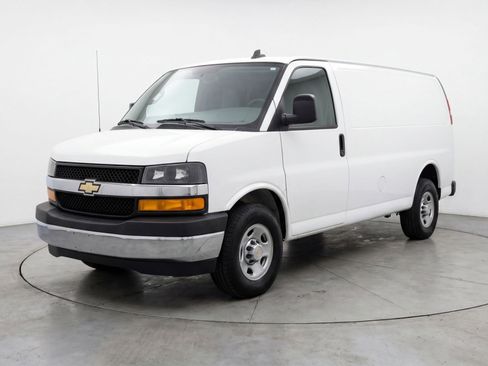 Used 2024 Chevrolet Express 3500 LT w/ LT Preferred Equipment Group RWD image 3