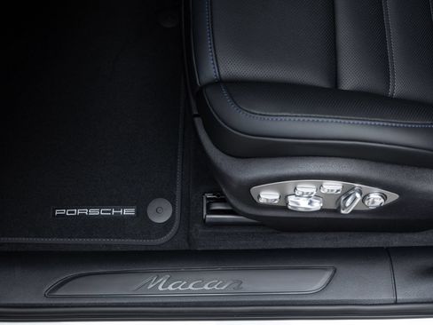 Certified 2026 Porsche Macan AWD/4WD image 20