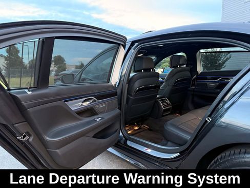 Used 2018 BMW 750i xDrive image 13