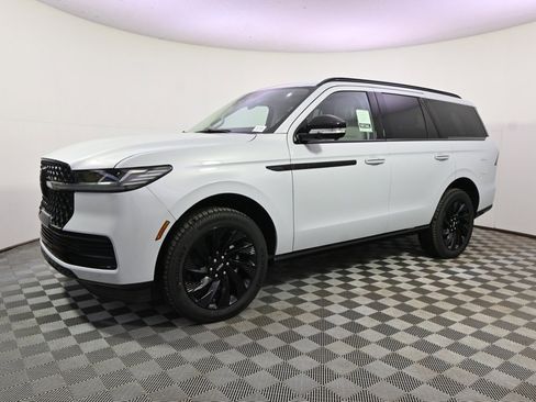 New 2026 Lincoln Navigator Reserve w/ Jet Appearance Package image 2