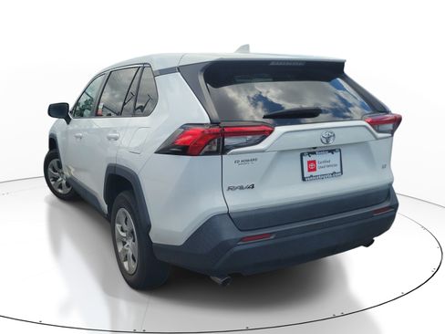 Certified 2022 Toyota RAV4 LE FWD image 8