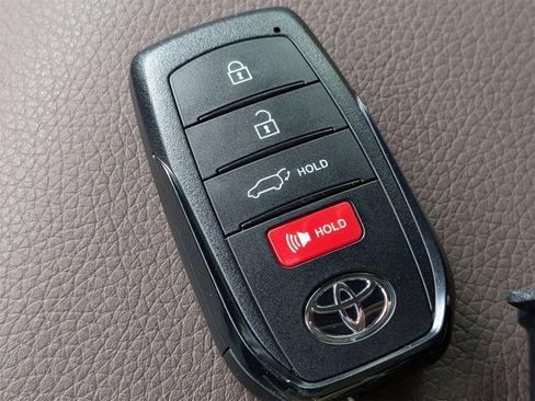 Used 2024 Toyota Land Cruiser image 39