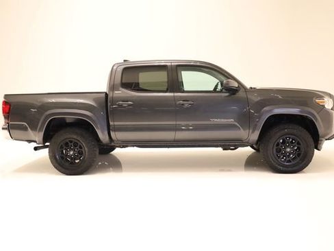 Used 2019 Toyota Tacoma SR5 AWD/4WD image 3