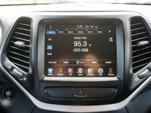 Used 2018 Jeep Cherokee Latitude Plus image 11