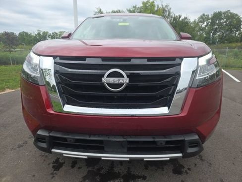 Used 2023 Nissan Pathfinder SL w/ SL Premium Package AWD/4WD image 3