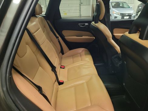 Used 2018 Volvo XC60 T5 Momentum w/ Vision Package AWD/4WD image 34