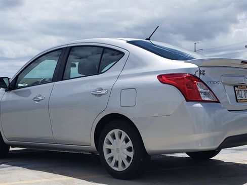 Used 2018 Nissan Versa SV FWD image 3