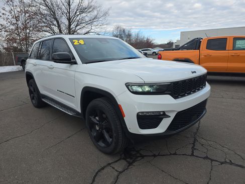 Used 2024 Jeep Grand Cherokee Limited w/ Luxury Tech Group II image 1