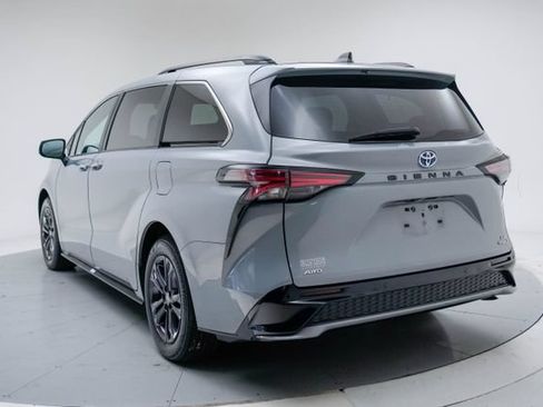 Used 2024 Toyota Sienna XSE AWD/4WD image 6