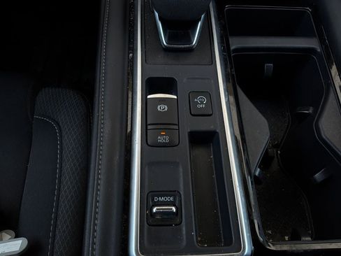Used 2025 Nissan Pathfinder SV FWD image 24