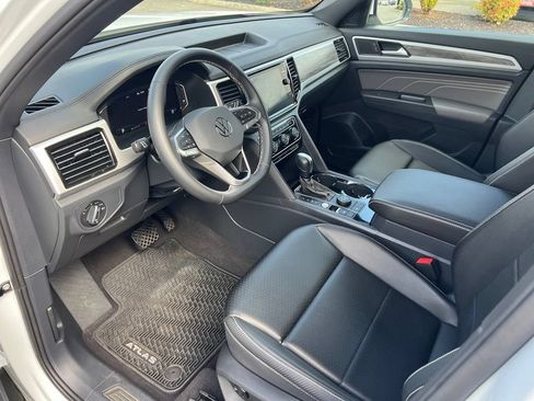 Used 2023 Volkswagen Atlas Cross Sport SE w/ Black Wheel Package AWD/4WD image 12