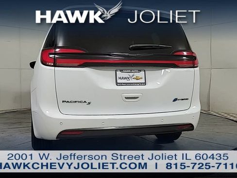 Used 2024 Chrysler Pacifica Limited FWD image 6