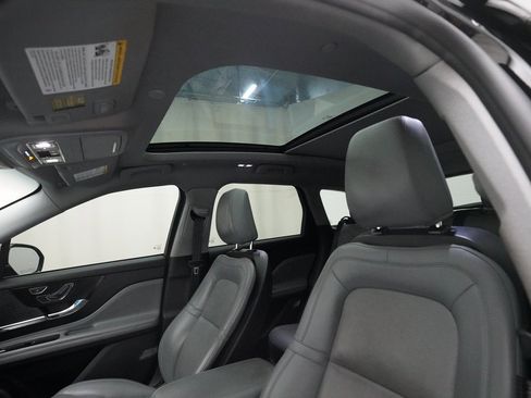 Used 2022 Lincoln Corsair AWD w/ Premium Package image 32