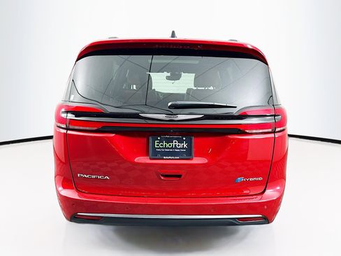 Used 2025 Chrysler Pacifica Pinnacle image 7