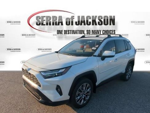 Used 2023 Toyota RAV4 XLE Premium FWD image 5