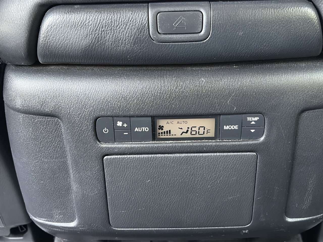Used 2024 Nissan Armada SV AWD/4WD image 25