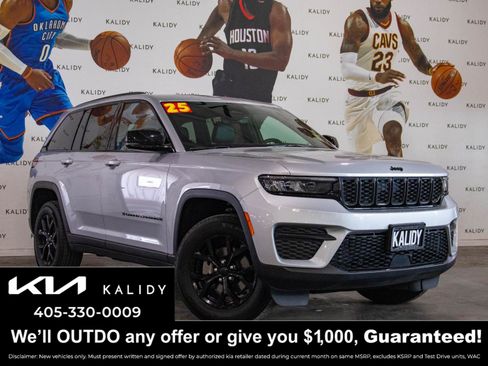 Used 2025 Jeep Grand Cherokee Altitude AWD/4WD image 1