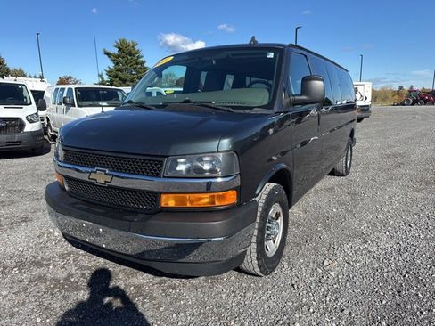 Used 2017 Chevrolet Express 3500 LT w/ LT Preferred Equipment Group image 4