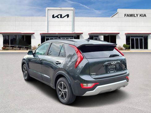 Certified 2025 Kia Niro EX FWD image 4