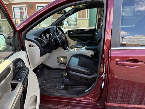Used 2019 Dodge Grand Caravan SXT FWD image 10