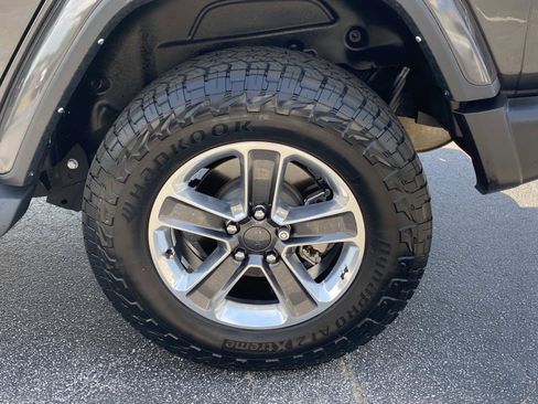 Used 2022 Jeep Wrangler Unlimited Sahara AWD/4WD image 13