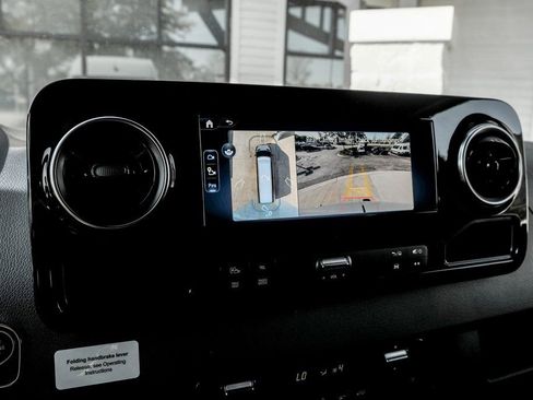 Used 2025 Mercedes-Benz Sprinter 2500 image 17