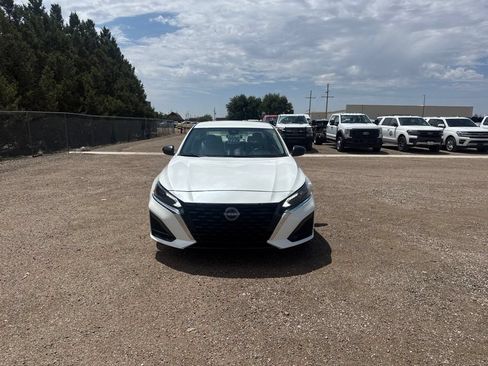 Used 2025 Nissan Altima 2.5 SV FWD image 9