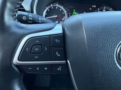 Used 2022 Toyota Highlander Limited image 22