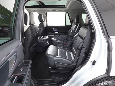 Certified 2025 Ford Expedition Platinum AWD/4WD image 25