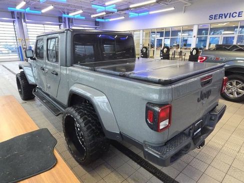 Used 2021 Jeep Gladiator Willys image 11